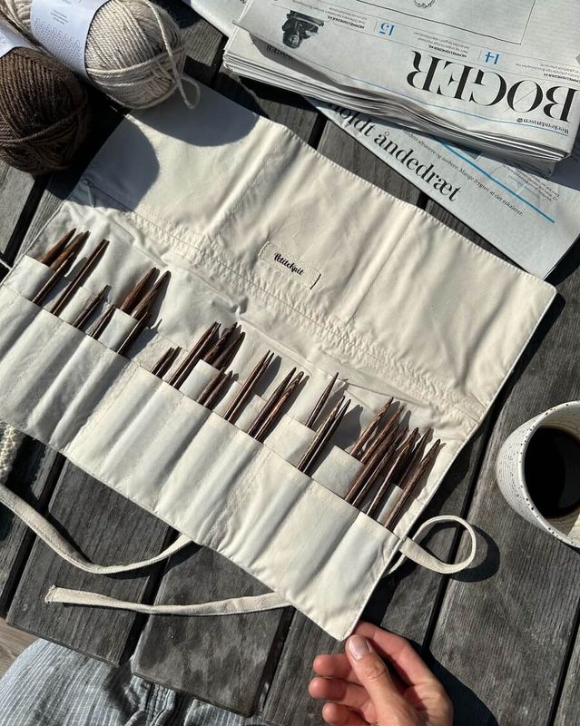 Strikkepinneetui for utskiftbare rundpinner - Petite Knit